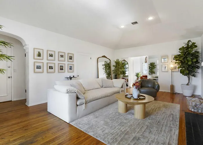 Stunning 1-Bd Bungalow Walk Laugh Factory Pendry